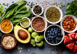 NGƯỜI TRUNG NIÊN NÊN ĂN GÌ ĐỂ GIỮ SỨC KHỎE VÀ PHÒNG NGỪA BỆNH TẬT?