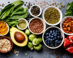 NGƯỜI TRUNG NIÊN NÊN ĂN GÌ ĐỂ GIỮ SỨC KHỎE VÀ PHÒNG NGỪA BỆNH TẬT?